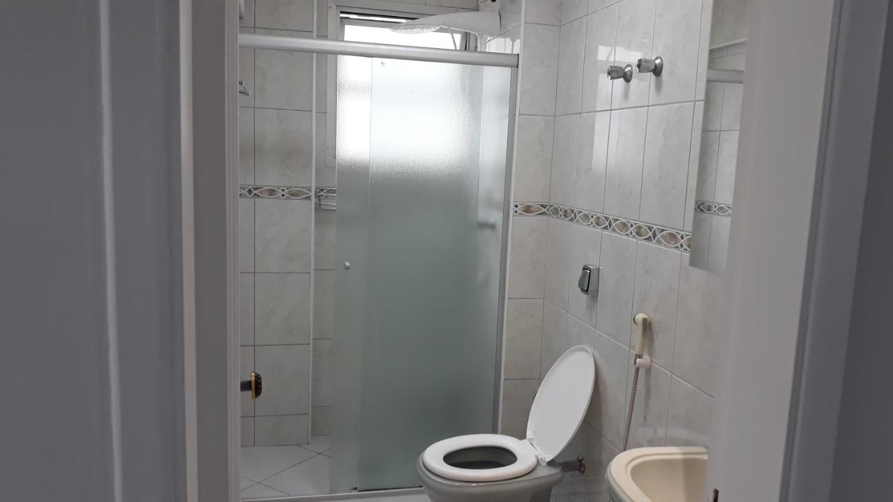Ótimo apto em Pitangueiras à uma quadra da praia c/ 2 vagas e ar condicionado. Guarujá Exterior foto